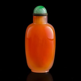 A Chinese agate snuff bottle, 18th century