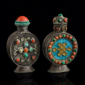 Two Chinese silver snuff bottles, 19th century