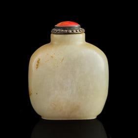 A Chinese carved jade snuff bottle, 18th century