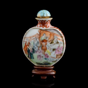 A Chinese famille rose 'figural' snuff bottle, 18th/19th century