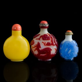 Three Chinese Peking glass snuff bottles, 19th century
