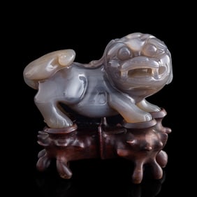 A Chinese agate lion, late 19th century
