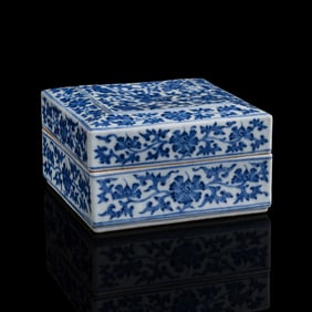 A Chinese blue and white square box, early 19th century