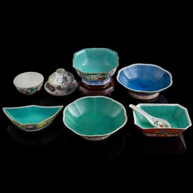 Eight Chinese famille rose porcelain items, late 19th century