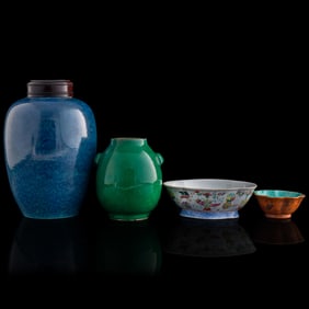 Four assorted Chinese porcelain items, Qing dynasty
