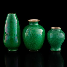 Two Chinese green ge-glazed vases and a jar, 19th century