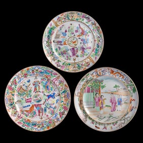 Three large Chinese Kwon-glazed plates, 19th century