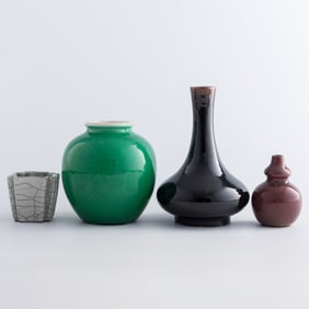 Four assorted Chinese monochrome porcelain items, 18th/19th century