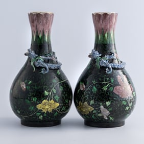 A pair of Chinese sancai garlic-head vases, late 19th century