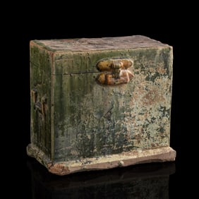 A Chinese green-glazed box, Ming dynasty