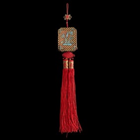 A Chinese kingfisher feather-decorated scented sachet, 19th century