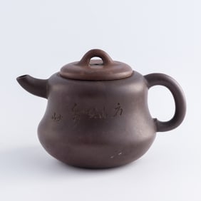 A Chinese Yixing zisha teapot, 19th century