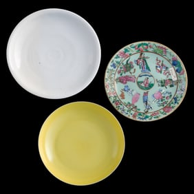 Three Chinese porcelain plates, Qing dynasty