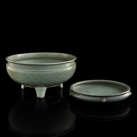 Two Chinese celadon-glazed censers, early 19th century