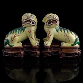 A pair of Chinese sancai porcelain lions, 19th century