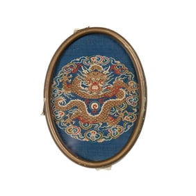 A Chinese kesi 'dragon' roundel, early 19th century