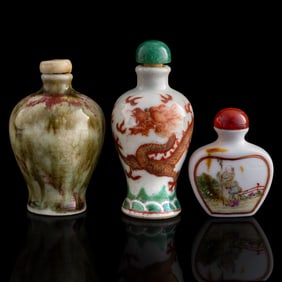 Three assorted Chinese porcelain snuff bottles, 19th/early 20th century