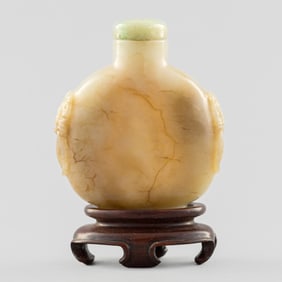 A Chinese carved jade snuff bottle, 18th century