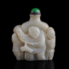 A Chinese jade 'children playing' snuff bottle, 19th century
