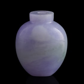 A Chinese jadeite snuff bottle, 19th century