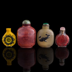 Four Chinese Peking glass snuff bottles, Qing dynasty or later