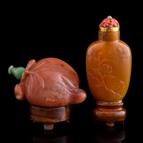 Two Chinese agate snuff bottles, early 20th century