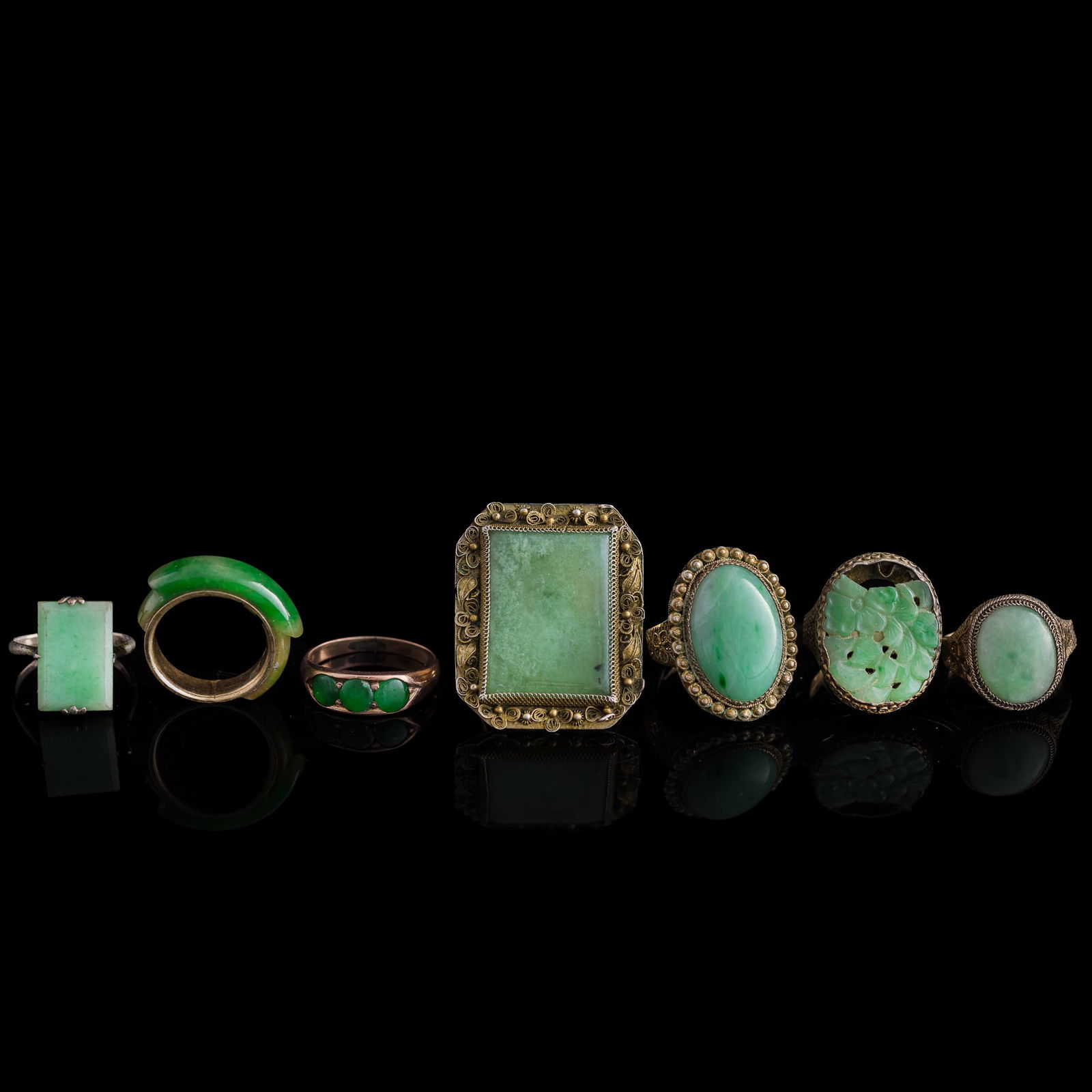 Seven Chinese jadeite rings, Qing dynasty/Republic period (1 of 11)