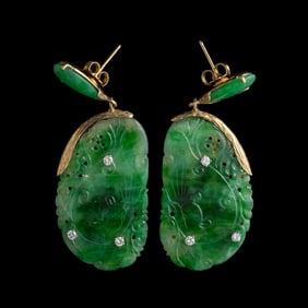 A pair of Chinese jadeite earrings, Qing dynasty/Republic period
