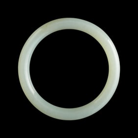 A Chinese jade bangle, 18th century