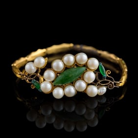 A Chinese 18K gold bracelet set with jadeite and pearls, Republic period