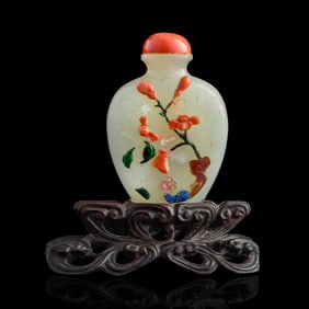A Chinese white jade snuff bottle, 19th century