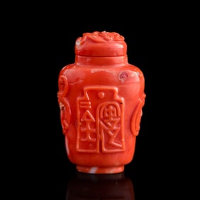 A Chinese coral 'coin' snuff bottle, 19th century