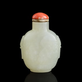 A Chinese white jade snuff bottle, 18th century