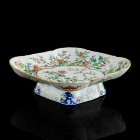 A Chinese famille rose 'floral' fruit plate, Daoguang period, Qing dynasty