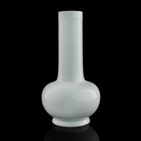A Chinese white-glazed vase with straight neck, Kangxi period, Qing dynasty