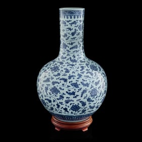 A Chinese blue and white tianqiu vase, 18th century