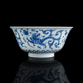 A Chinese blue and white 'dragon' bowl, possibly Kangxi period, Qing dynasty