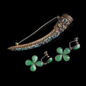 A Chinese fingernail guard and a pair of earrings, Qing dynasty/Republic period