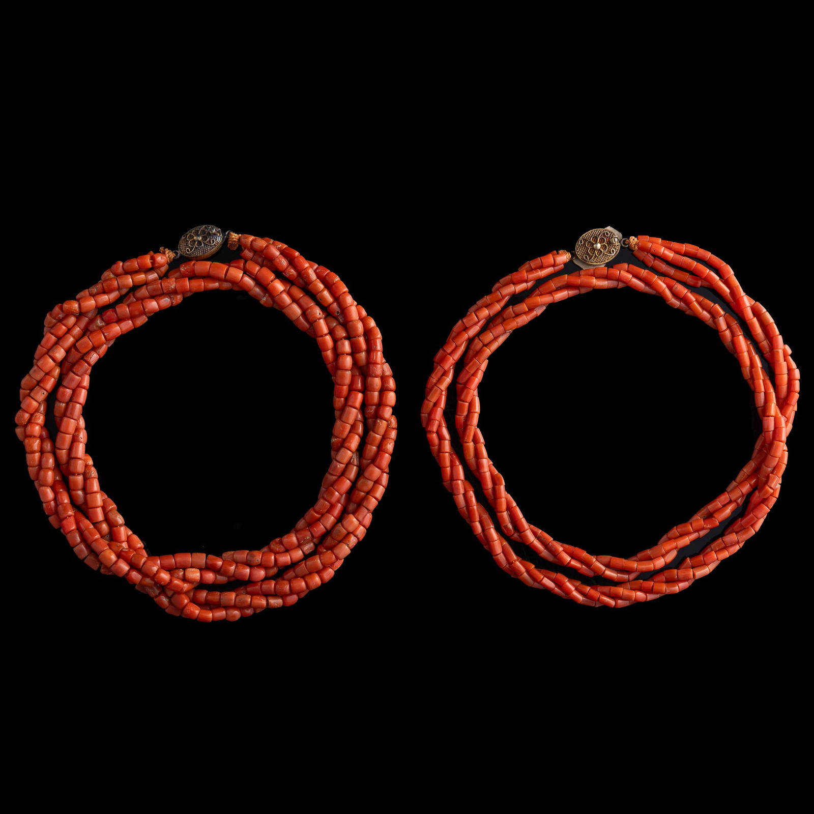 Two Chinese coral necklaces (1 of 8)