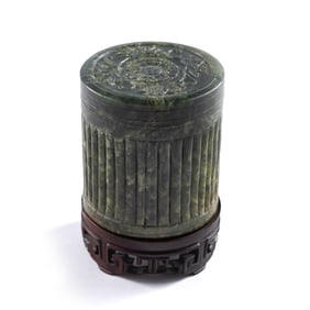 A Chinese spinach jade box, 19th century