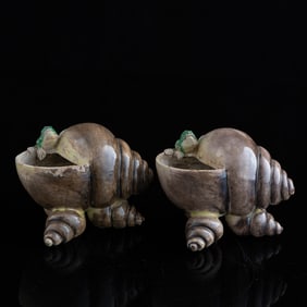 A pair of Chinese sancai snail-shaped water coupes, 19th century