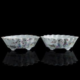 A pair of Chinese famille rose narcissus basins, Republic period
