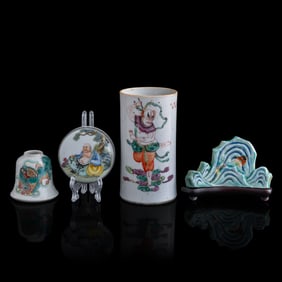 Four Chinese porcelain scholar's items, late Qing dynasty/Republic period