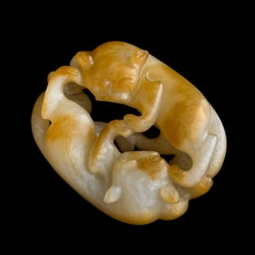 A Chinese carved jade 'double huan' toggle, 18th/19th century