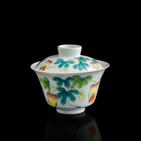 A Chinese famille rose lidded 'melon' bowl, Daoguang period, Qing dynasty