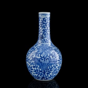A Chinese blue and white 'scrolling lotus' tianqiu vase, late 19th century