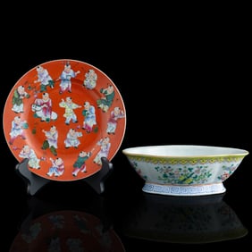 A Chinese famille rose plate and a fruit bowl, Qing dynasty/Republic period