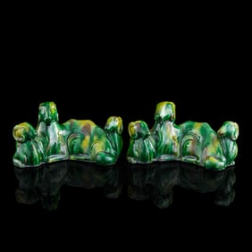 A pair of Chinese sancai porcelain figures of three rams, 19th century