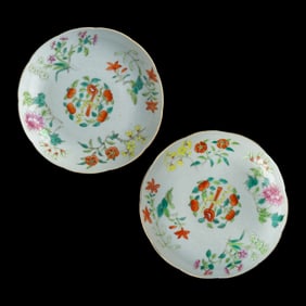 A pair of Chinese famille rose 'floral' plates, Daoguang period, Qing dynasty
