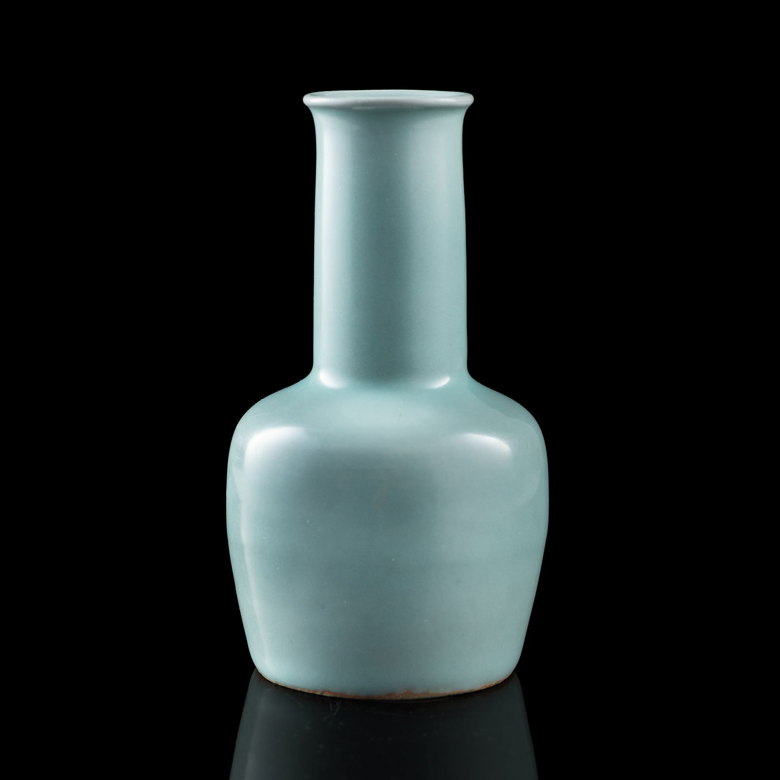 A Chinese Longquan vase with straight neck, possibly Song dynasty (1 of 8)